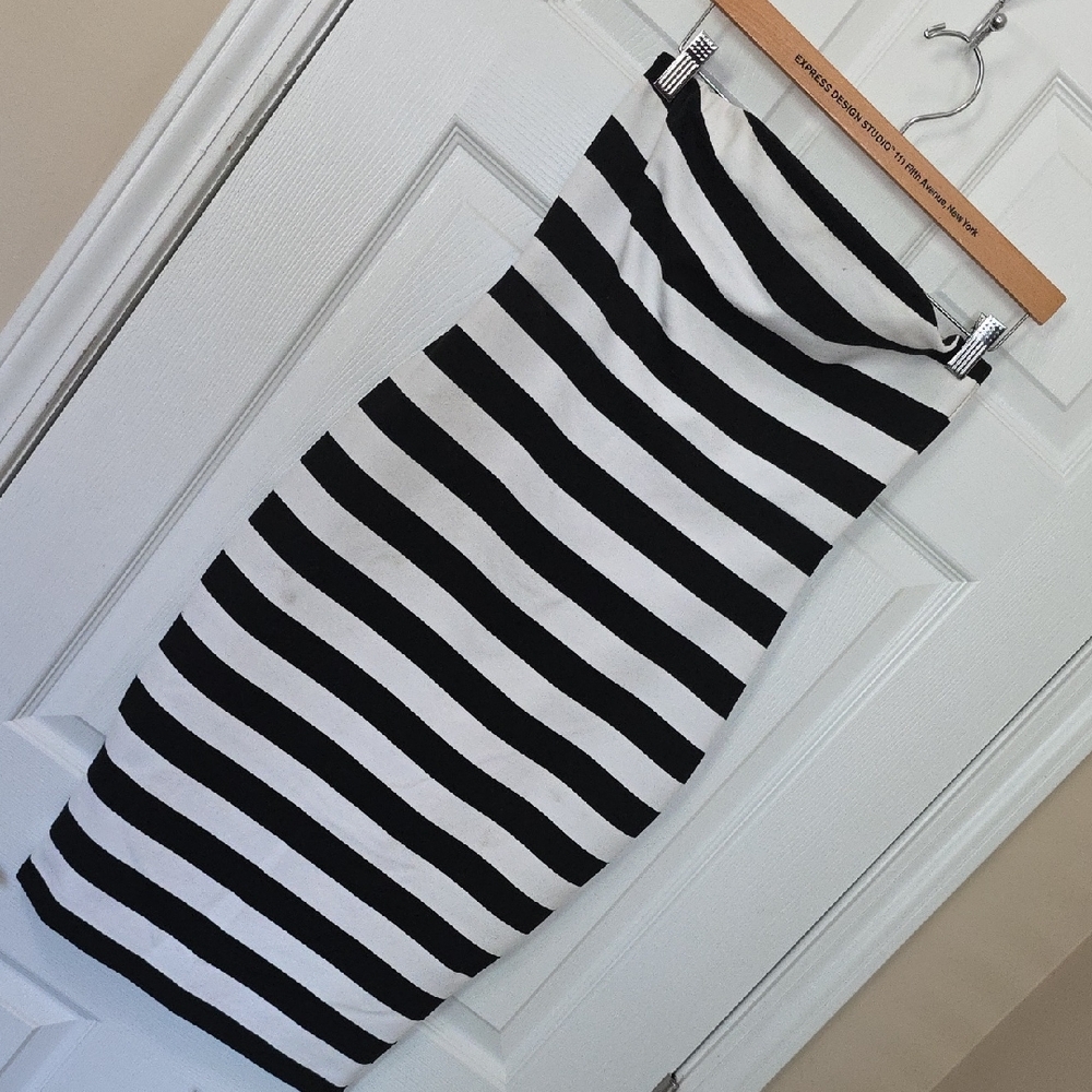 Chic Striped Black and White Midi Bandaged Dress
